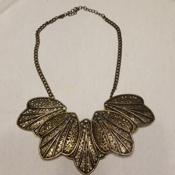 Jewelry - Beautiful gold green leaf necklace